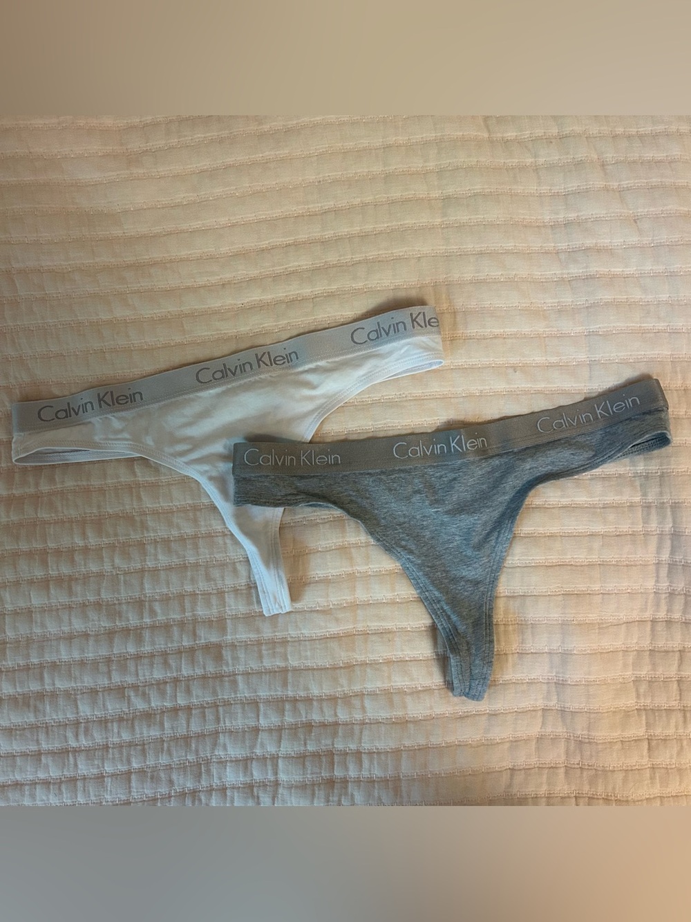 Calvin Klein Modern Cotton Thong Panties – Grey & White – Size Medium